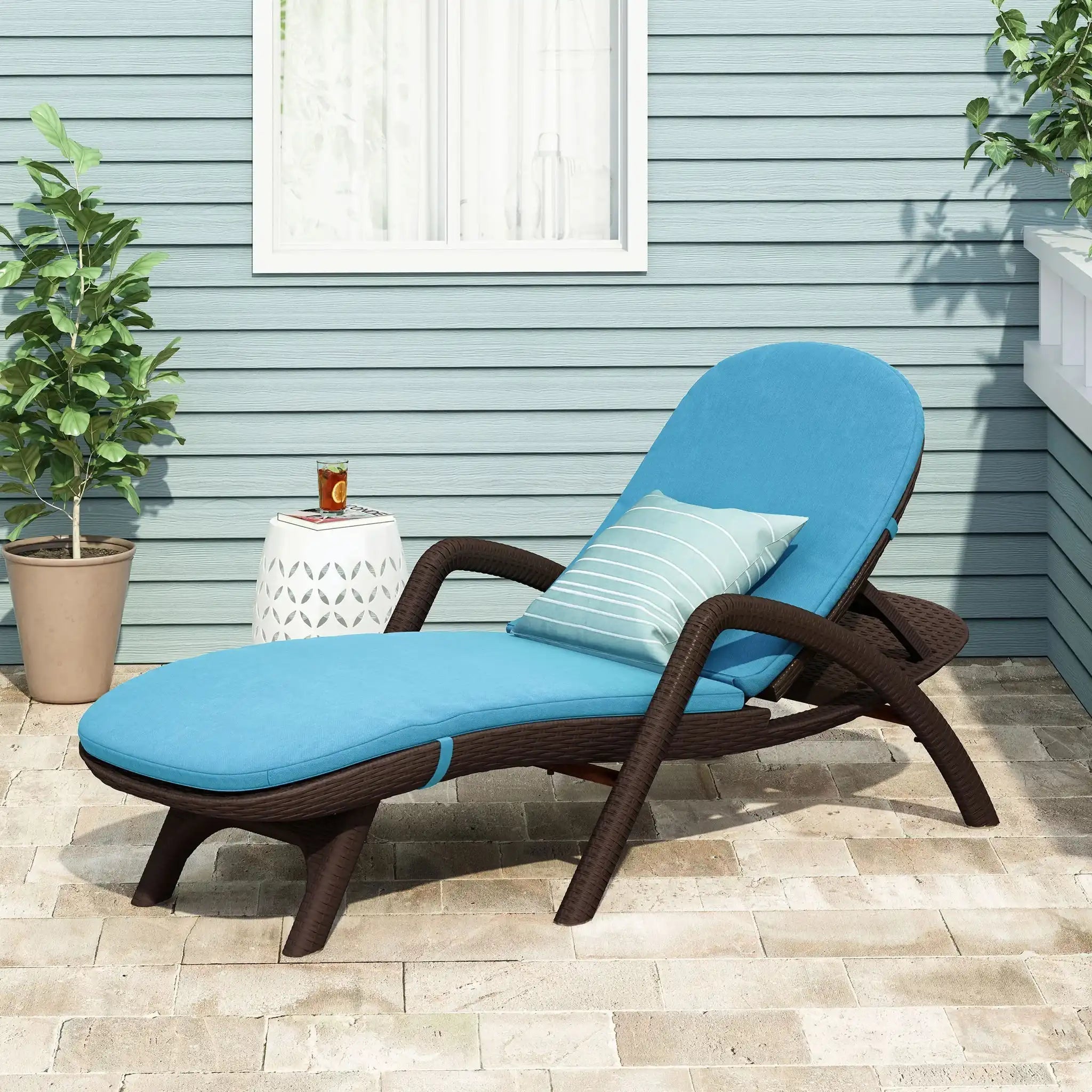Mikael Chaise Lounge With Cushion